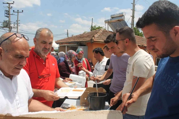 47 yıldır mahalle hayrı geleneklerini sürdürüyorlar
