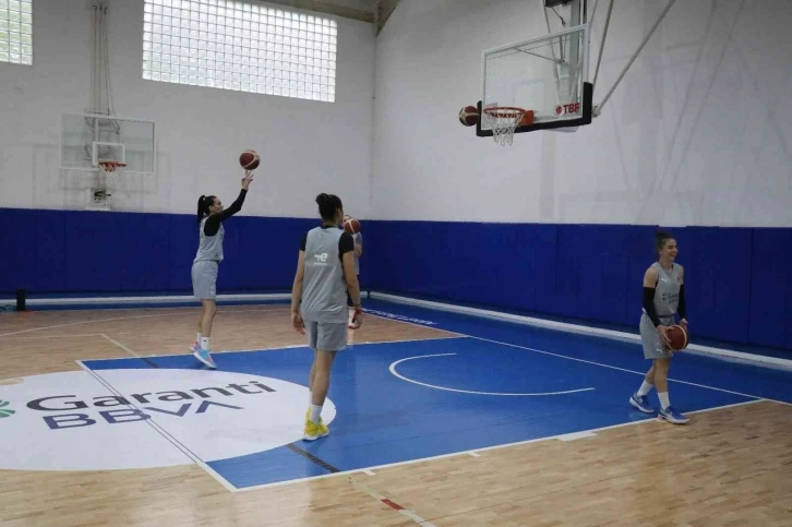 A Milli Kadın Basketbol Takımı Avrupa Şampiyonası hazırlıklarına başladı
