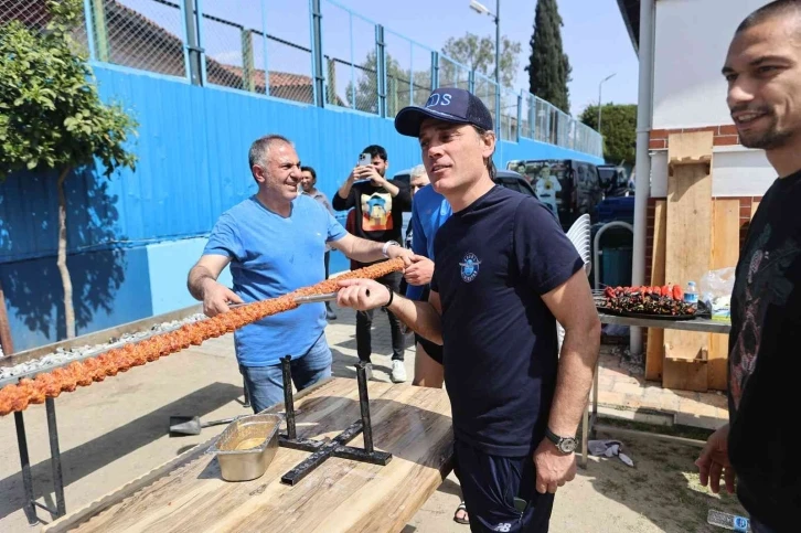 Adana Demirspor’a 20 metrelik kebap ziyafeti
