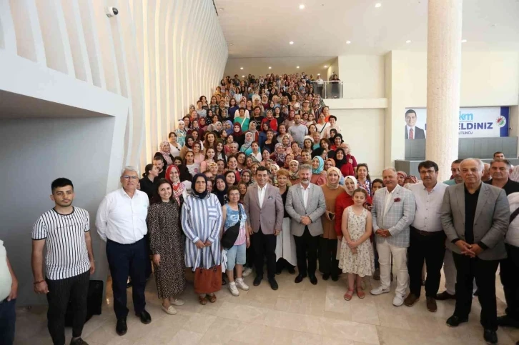 AKMEK’in yıl sonu sergisine yoğun katılımlı açılış
