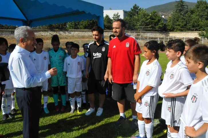 Akşehir Onur Günü U12 Futbol Turnuvası, çekişmeli maçlara sahne oluyor
