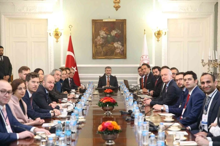 Bakan Nebati: “Londra’daki 2. günümüzde Türkiye Ekonomi Modeli’ni açıklamaya devam ediyoruz”