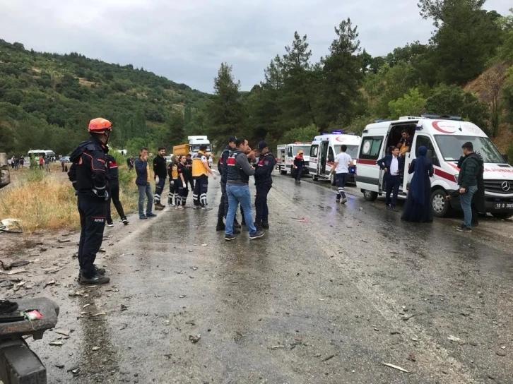 Balıkesir’deki feci kazada ölü sayısı 8’e yükseldi
