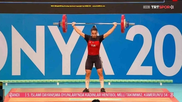 BARÜ öğrencisi Berfin Altun’dan gümüş madalya
