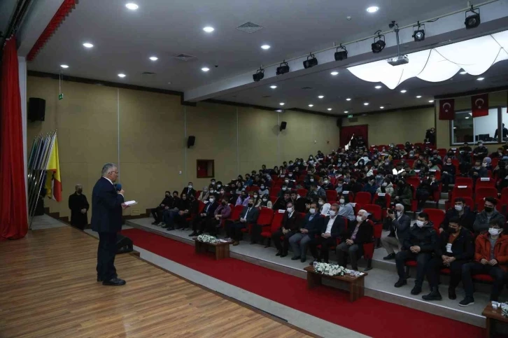 Başkan Büyükkılıç, Kariyer Günleri’nde 300 öğrenciyle bir araya geldi
