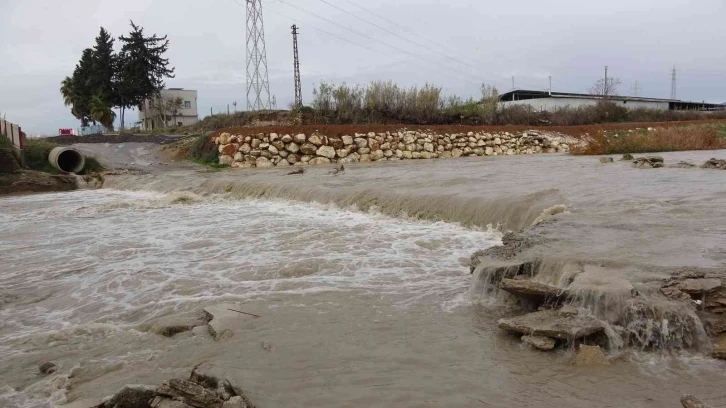 Belediye o yolu kapattı
