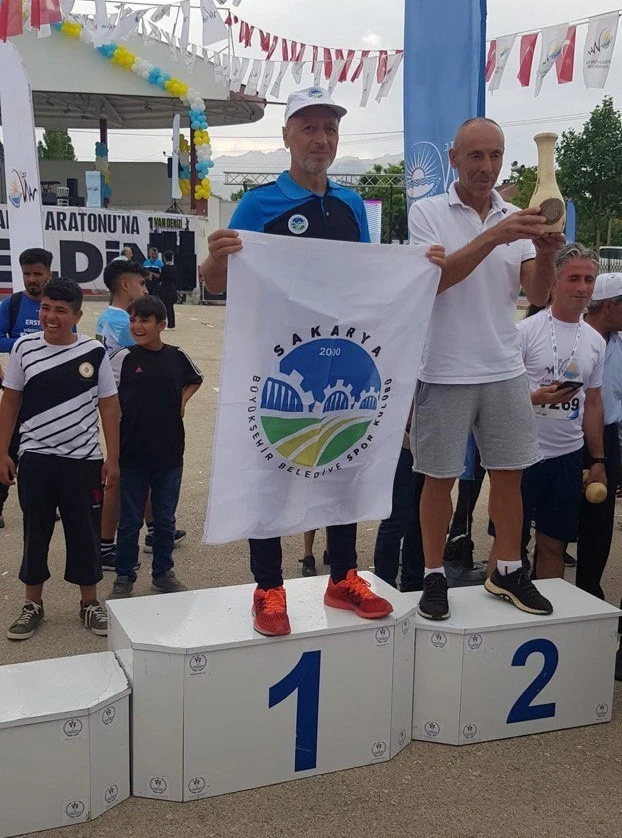 Büyükşhirli koşucu Van’da altın madalya kazandı