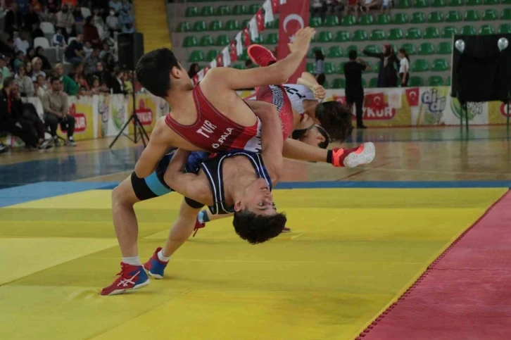 Çocuklar tatilin tadını Yaz Spor Okullarında çıkarıyor
