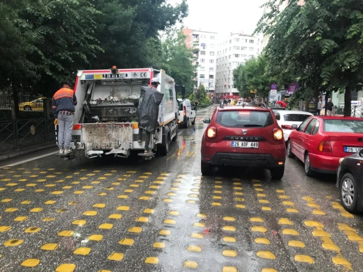 Dörtlüyü yakan yola bırakıp gidiyor
