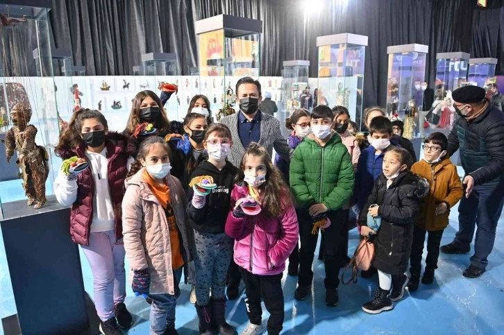 Dünya Kukla Festivali’ni 10 bin çocuk ziyaret etti
