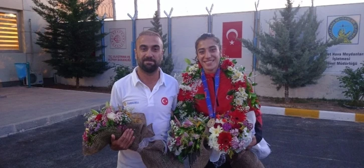 Dünya şampiyonu Vanlı Nevin İnce coşkuyla karşılandı
