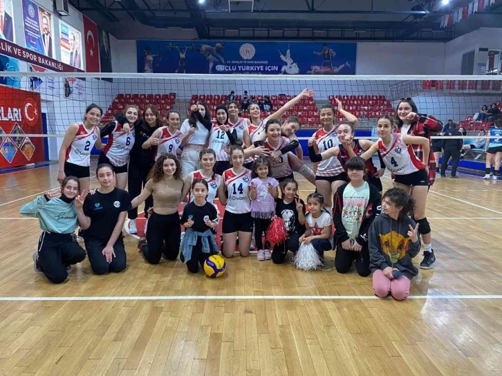 Düzce Voleybol takımı yükselme maçlarına kaldı
