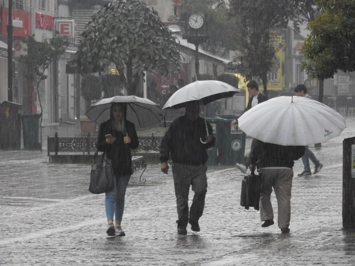 Edirne’de beklenen kuvvetli yağış etkili oluyor