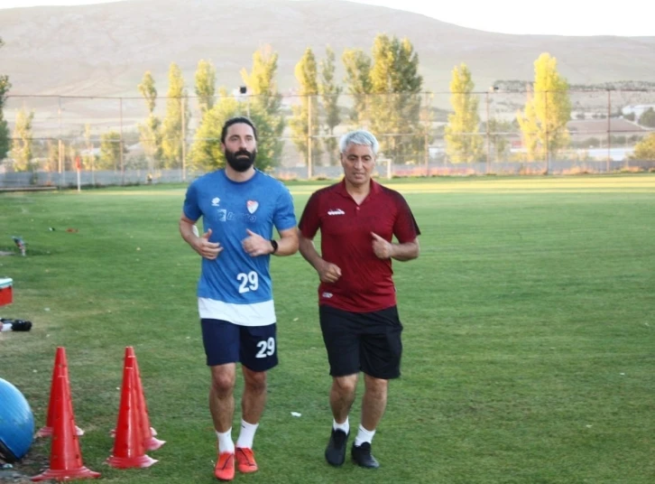 Elazığspor’un 39 yaşındaki kaptanı Yiğitcan, yıllara meydan okuyor
