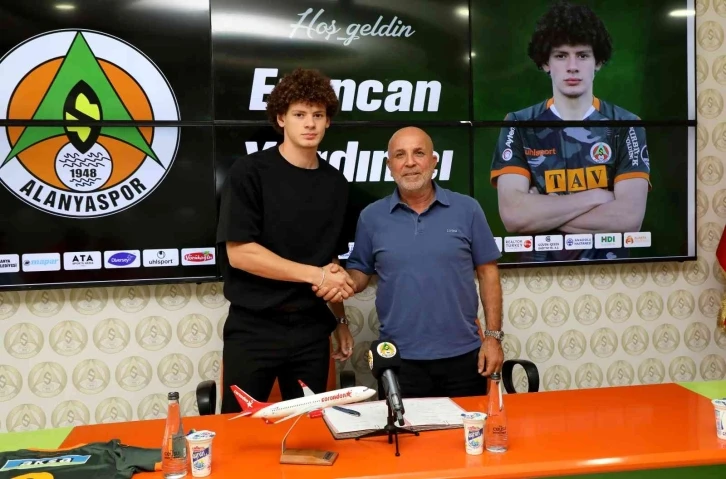 Erencan Yardımcı, 1 yıl daha Alanyaspor’da
