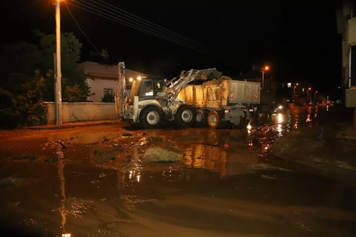 Erzincan’da yaşanan sel felaketinin ardından başlayan temizlik çalışmaları sürüyor

