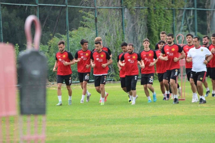 Eskişehirsporlu oyuncular aktivasyon ve rejenerasyon çalışmaları ile antrenmanlarını tamamladı