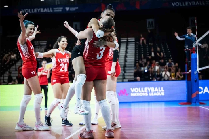 FIVB Milletler Ligi: Türkiye: 3 - Hollanda: 0
