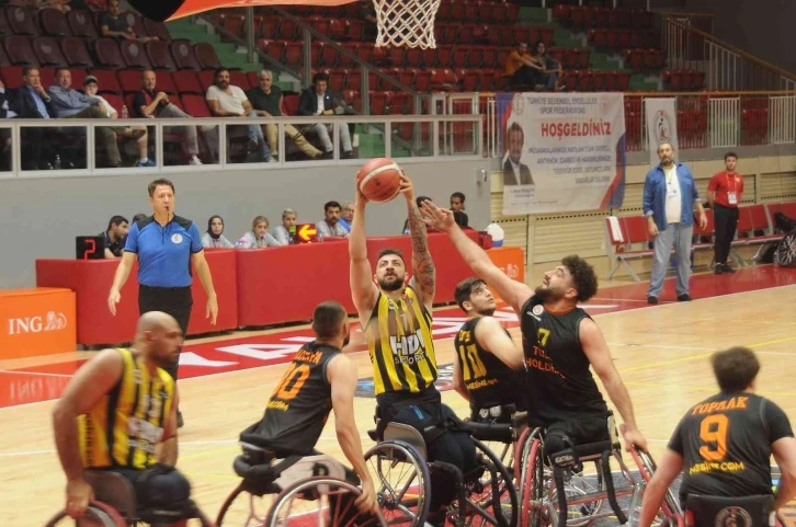 Galatasaray’ı yenen Fenerbahçe adını finale yazdırdı
