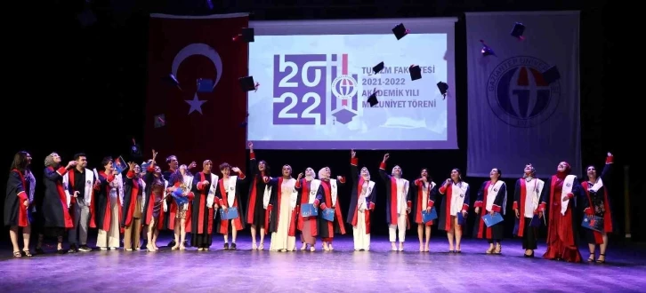 GAÜN Turizm Fakültesi mezunları yeni yaşamlarına uğurlandı
