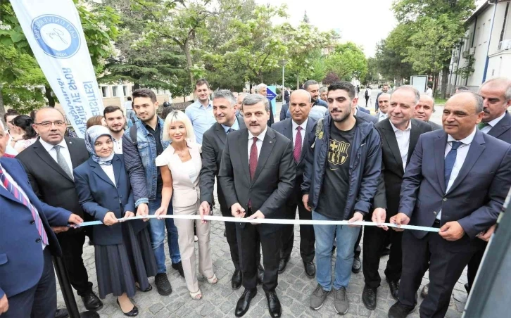 Gazi Üniversitesi, yenilenen Kitap Bankosu’nu törenle hizmete açtı
