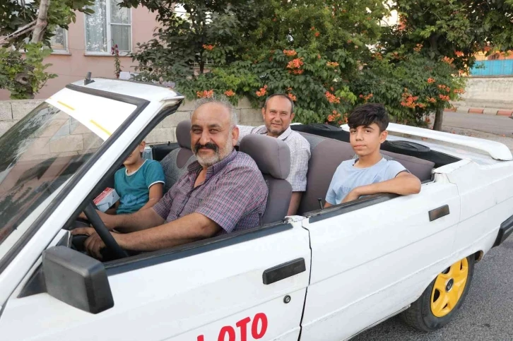 Hayalini kurduğu üstü açık otomobili kendi yaptı
