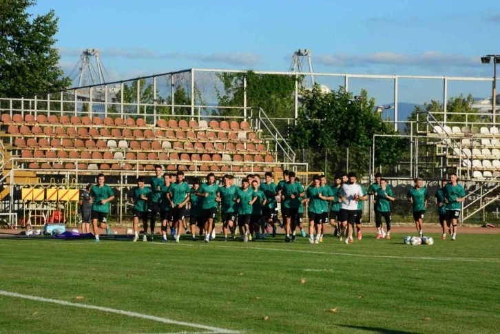 Hazırlık kampını tamamlayan Kocaelispor, kente döndü
