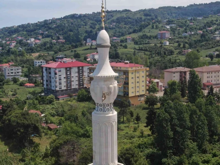 Hem mimarisiyle hem de minaresiyle ilgi çekiyor
