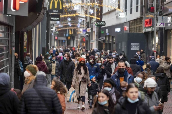 Hollanda’da Covid-19 kısıtlamaları 25 Şubat’tan itibaren kaldırılıyor