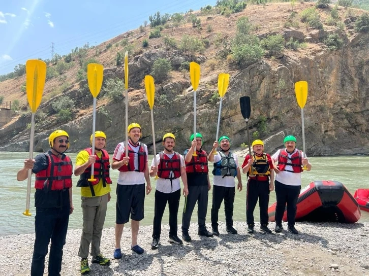 İçişleri Bakan Yardımcısı Ersoy, rafting yaptı
