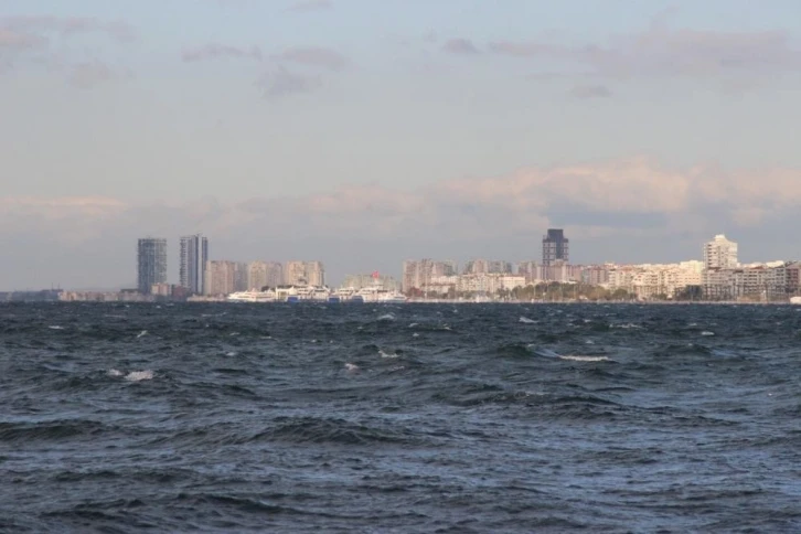 İzmir’de arabalı vapur seferleri yeniden başladı
