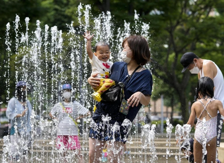Japonya’da aşırı sıcaklar nedeniyle 7 bin 116 kişi kişi hastaneye kaldırıldı