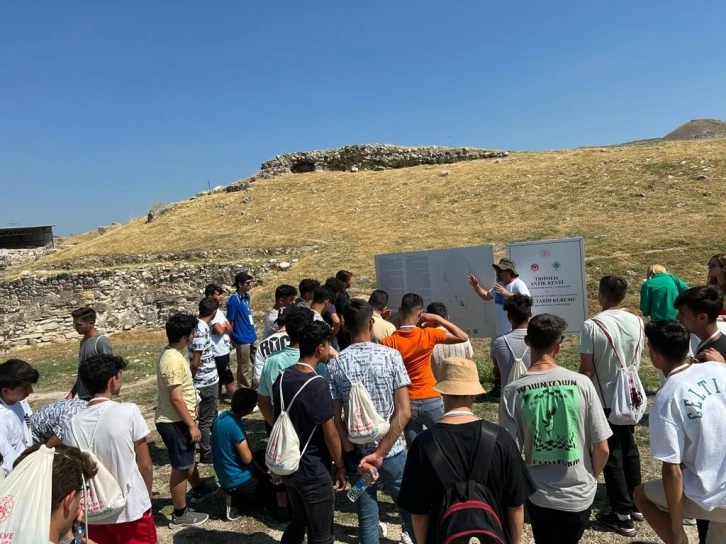 Karaman’dan gelen gençler, Denizli’nin tarihi ve kültürel dokusunu hissetti
