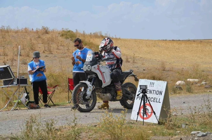 Kilometrelerce yol kat ederek Sivas’tan geçtiler
