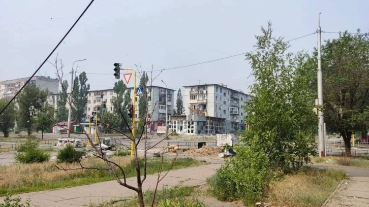 Luhansk Valisi Gayday: “Rus ordusu, 26 konut ve 1 alışveriş merkezini yıktı”
