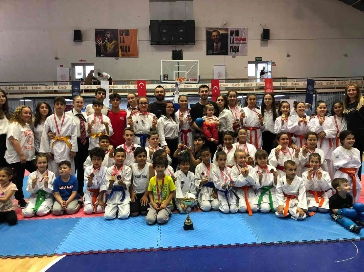 Manisa BBSK Karate Takımı bir yılda onlarca madalya kazandı
