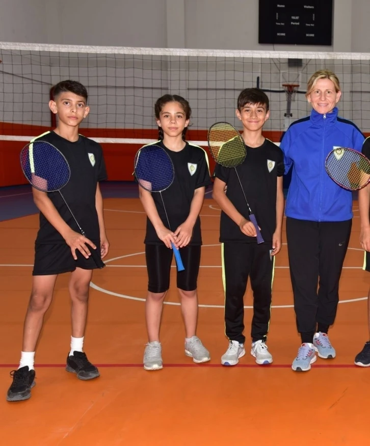 Manisa BBSK’lı badmintoncular, milli takımda
