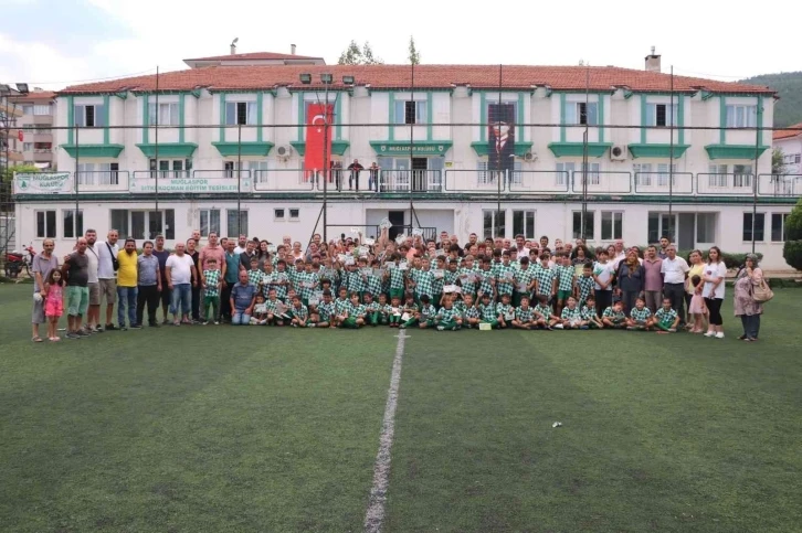 Muğlaspor Yaz Futbol Okulu’nun mezuniyet töreni yapıldı
