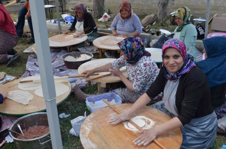 Okul için veliler yaptıkları yemeklerle kampanya düzenledi