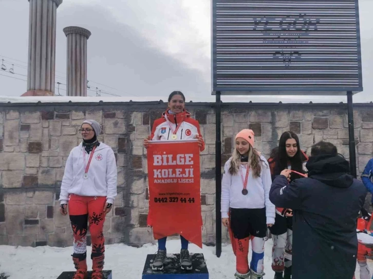 Okullar arası kayak sporları yarışmasında Bilge Koleji damgasını vurdu
