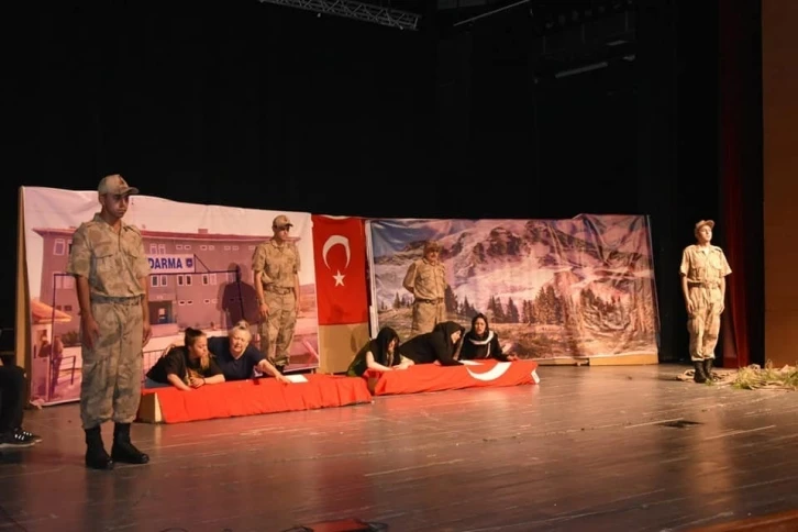 "Tabuttaki Asker" tiyatro gösterisi sahnelendi
