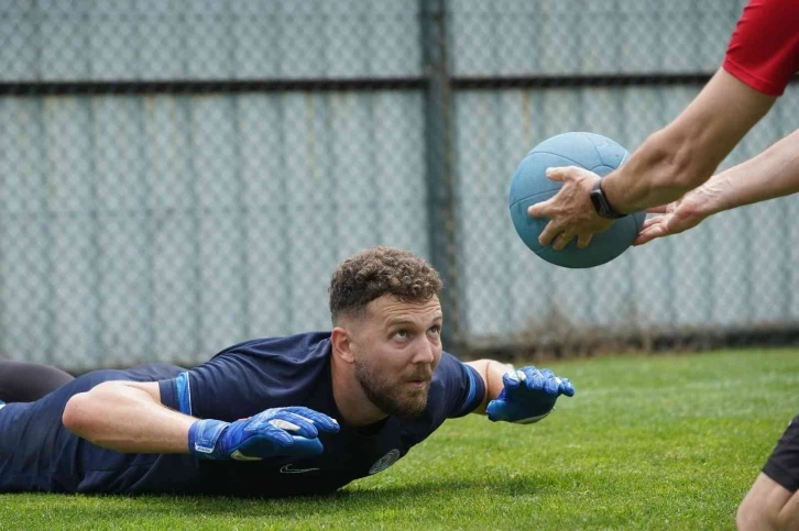 Rizespor yeni sezonun antrenmanlarını günde çift antrenmanla sürdürüyor
