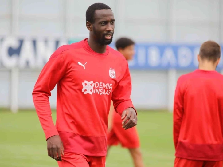 Samba Camara, 2 yıl daha Sivasspor’da
