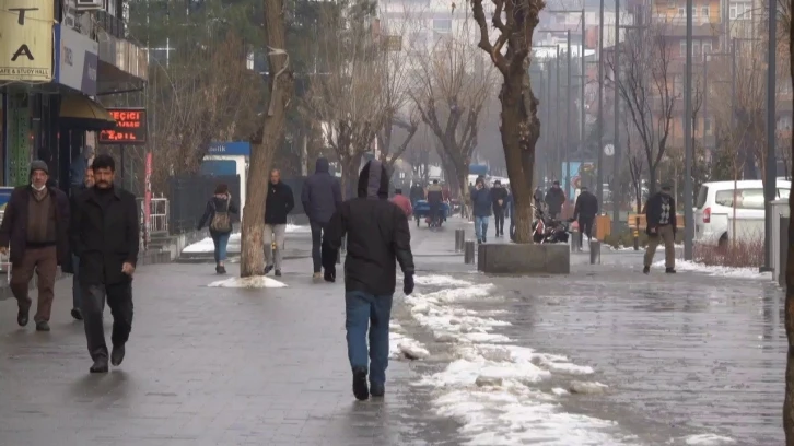 Siirt’te Omicron varyantında artış: Çocuklar servisleri, yaşlılar yoğun bakım ünitesini doldurdu
