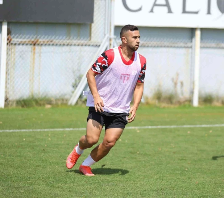 Sivasspor’un yeni transferi Dia Saba ilk idmanına çıktı
