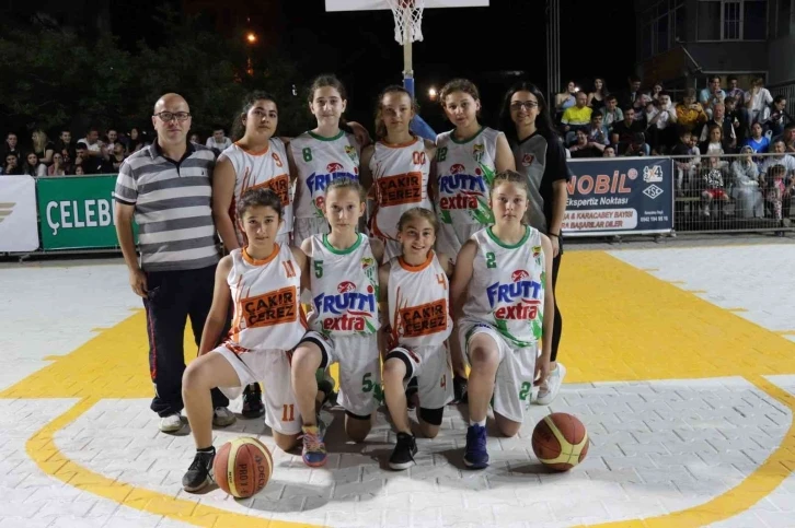 Sokak basketbolu nefes kesti
