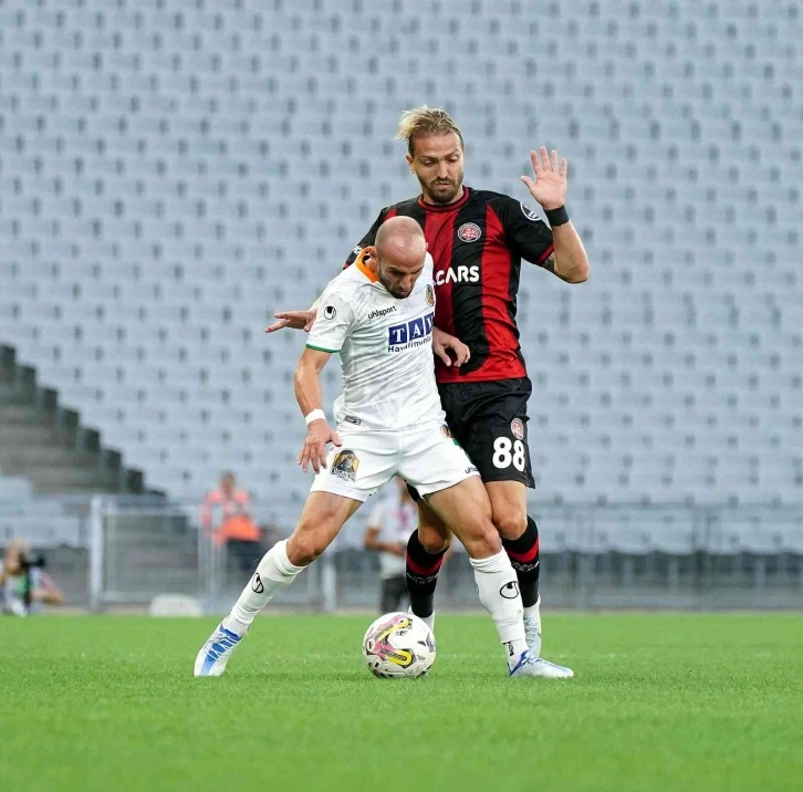 Spor Toto Süper Lig: Fatih Karagümrük: 0 - Alanyaspor: 2 (İlk yarı)
