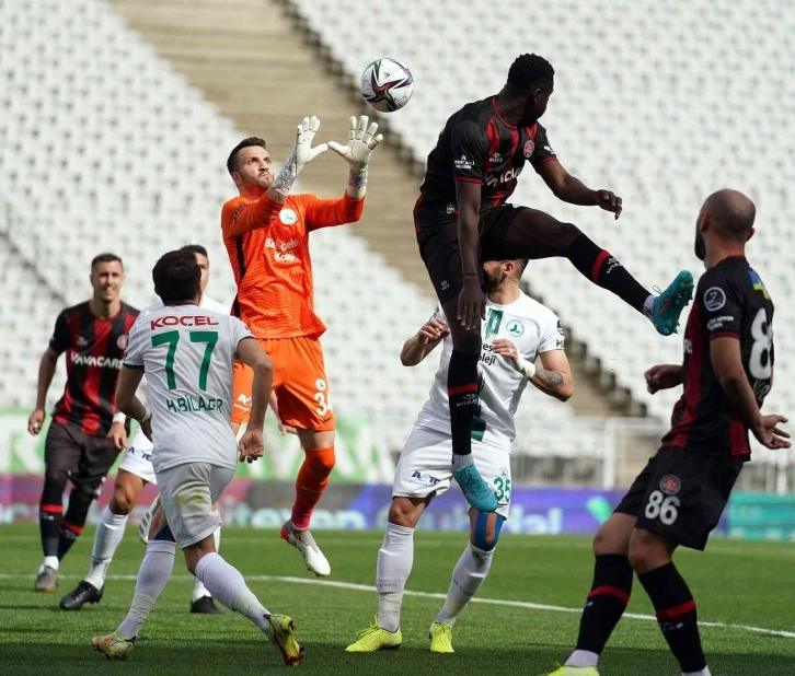 Spor Toto Süper Lig: Fatih Karagümrük: 0 - GZT Giresunspor: 0 (İlk yarı)
