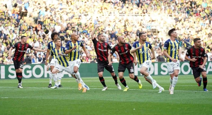 Spor Toto Süper Lig: Fenerbahçe: 0 - Fatih Karagümrük: 0 (İlk yarı)
