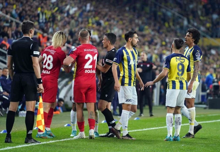 Spor Toto Süper Lig: Fenerbahçe: 1 - Gaziantep FK: 0 (İlk yarı)
